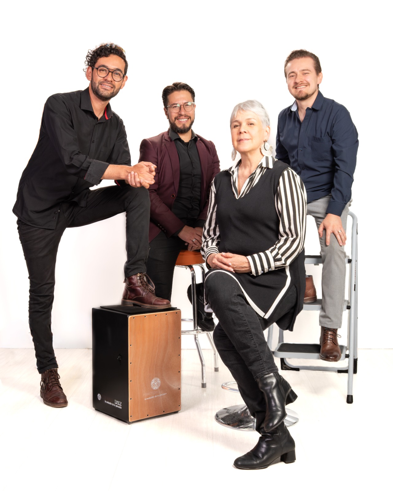 El Gato que Lee y Bebe- Mujeres con Corazón de Pájaro, Ana M. Vivas, Andres Quitian, Yesid Barboza y Diego Bejarano